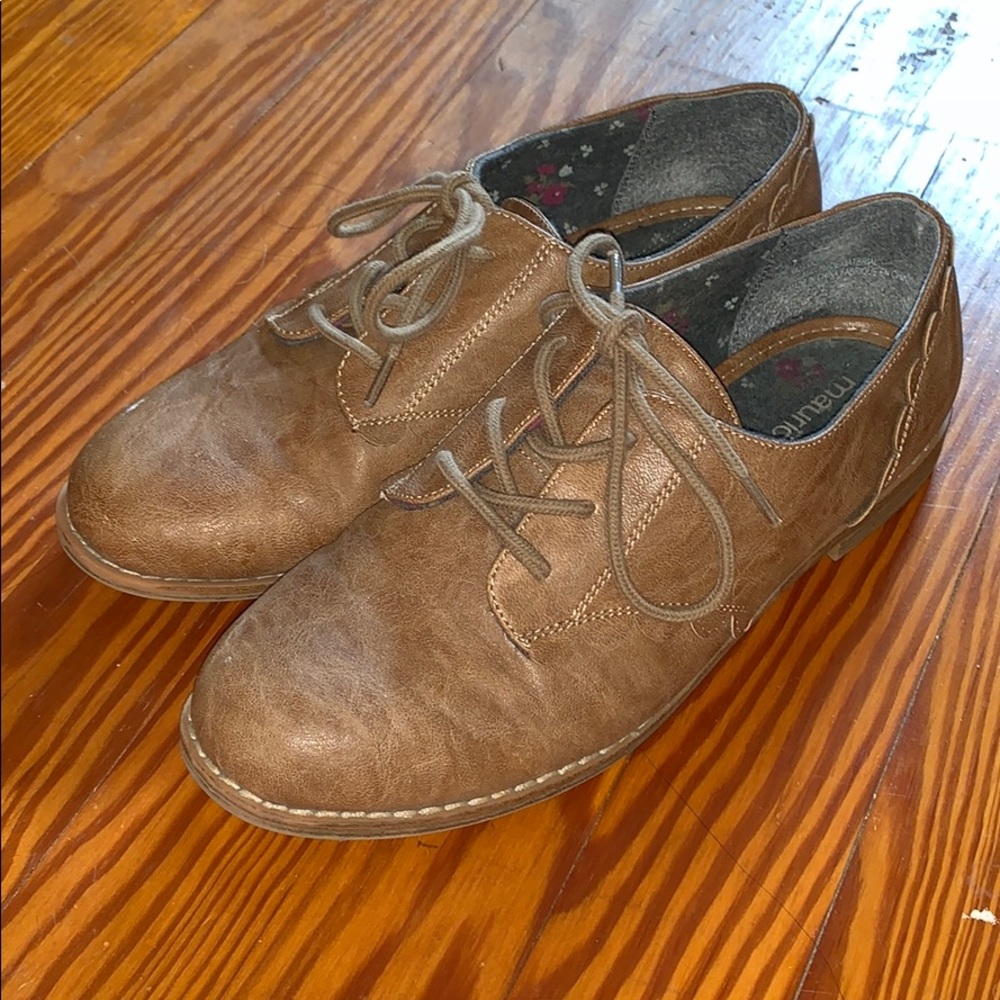 Brown faux leather oxfords